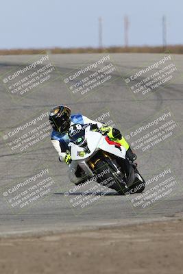 media/Nov-26-2023-TrackDaz (Sun) [[64ad8cfd8f]]/Mock Race/Outside Grapevine/